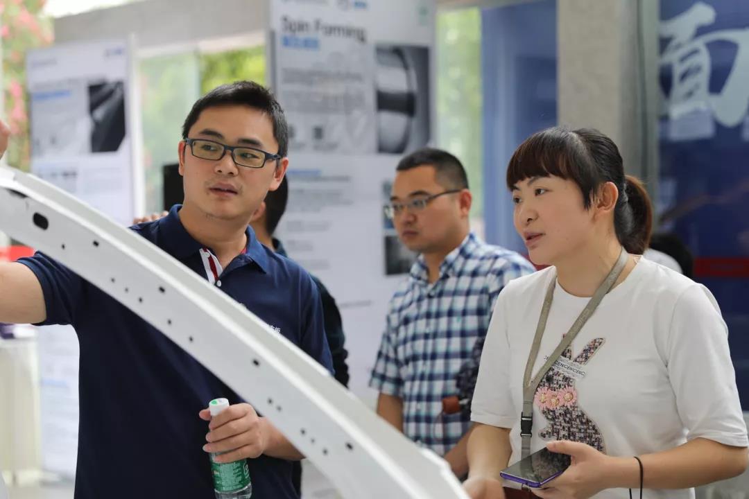 寶鋼汽車板技術秀暨聯合實驗室揭牌——走進奇瑞汽車6.jpg 寶鋼汽車板技術秀暨聯合實驗室揭牌——走進奇瑞汽車6.jpg