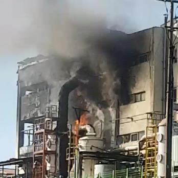 火災(zāi)現(xiàn)場冒出黑煙。（圖片來源：韓聯(lián)社）